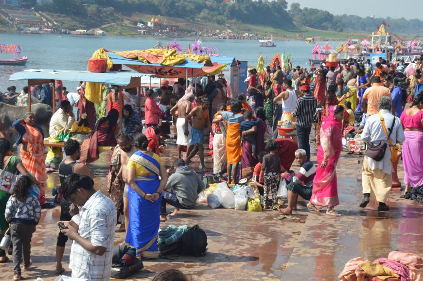 मौनी अमावस्या- घाटों पर बड़ी संख्या में पुण्य स्नान के लिए पहुंचे श्रद्धालु